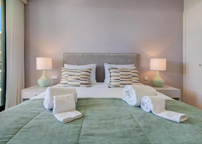 Cond Bayline - Liro - - Gym - - Pool - Wifi - By Bedzy