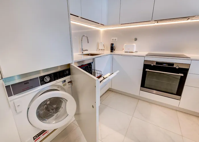 Cond Bayline - Liro - - Gym - - Pool - Wifi - By Bedzy