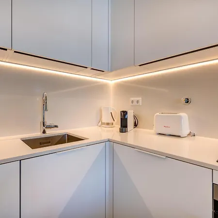 Cond Bayline - Liro - - Gym - - Pool - Wifi - By Bedzy