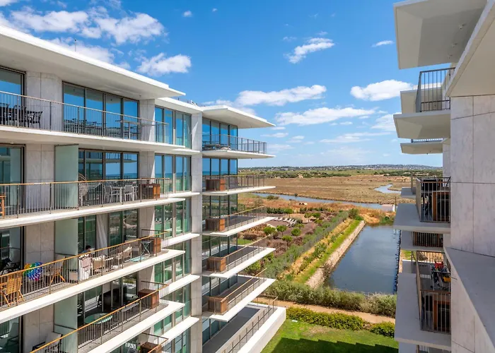 아파트 Cond Bayline - Liro - - Gym - - Pool - Wifi - By Bedzy *